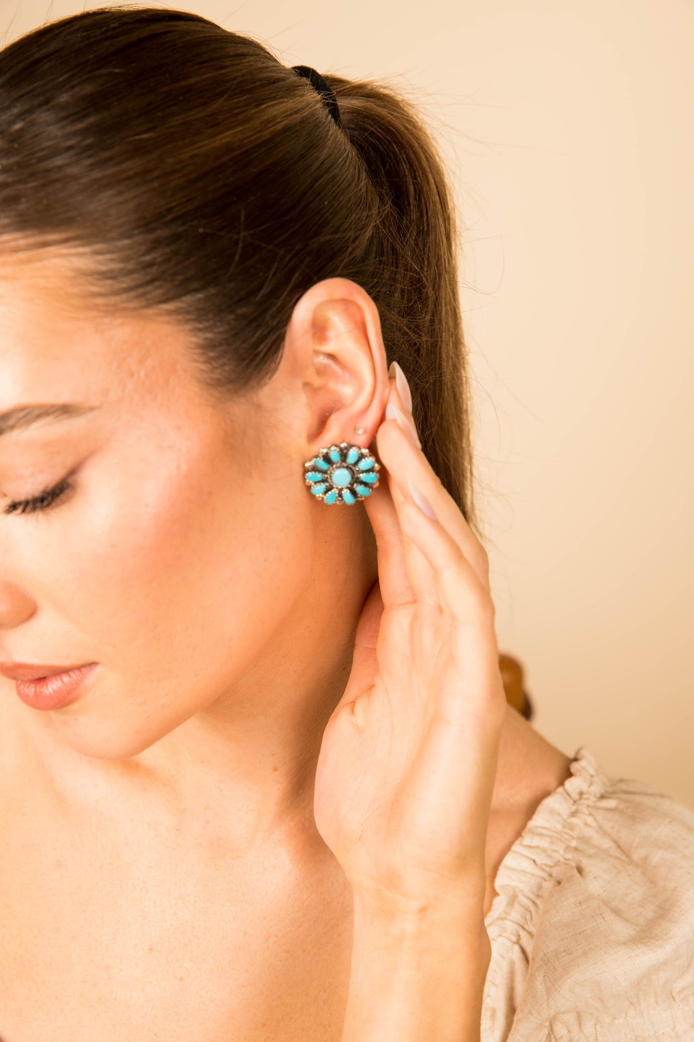 Navajo Handmade Kingman Turquoise Stud Earrings