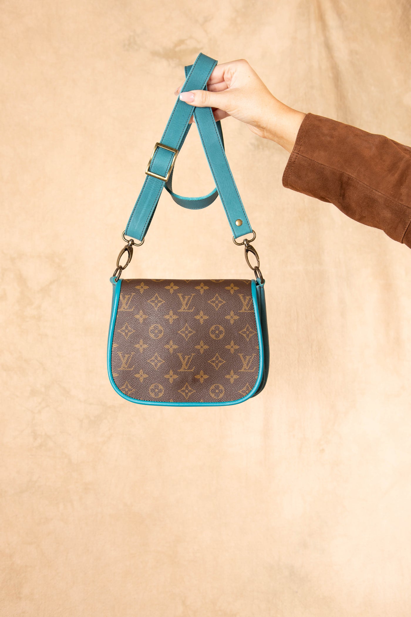 Color: Turquoise
