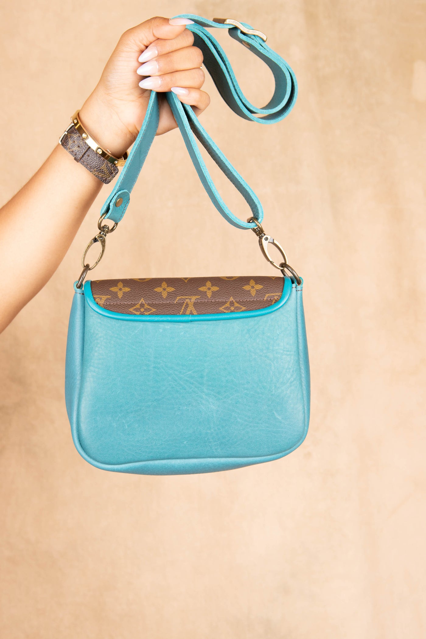 Color: Turquoise