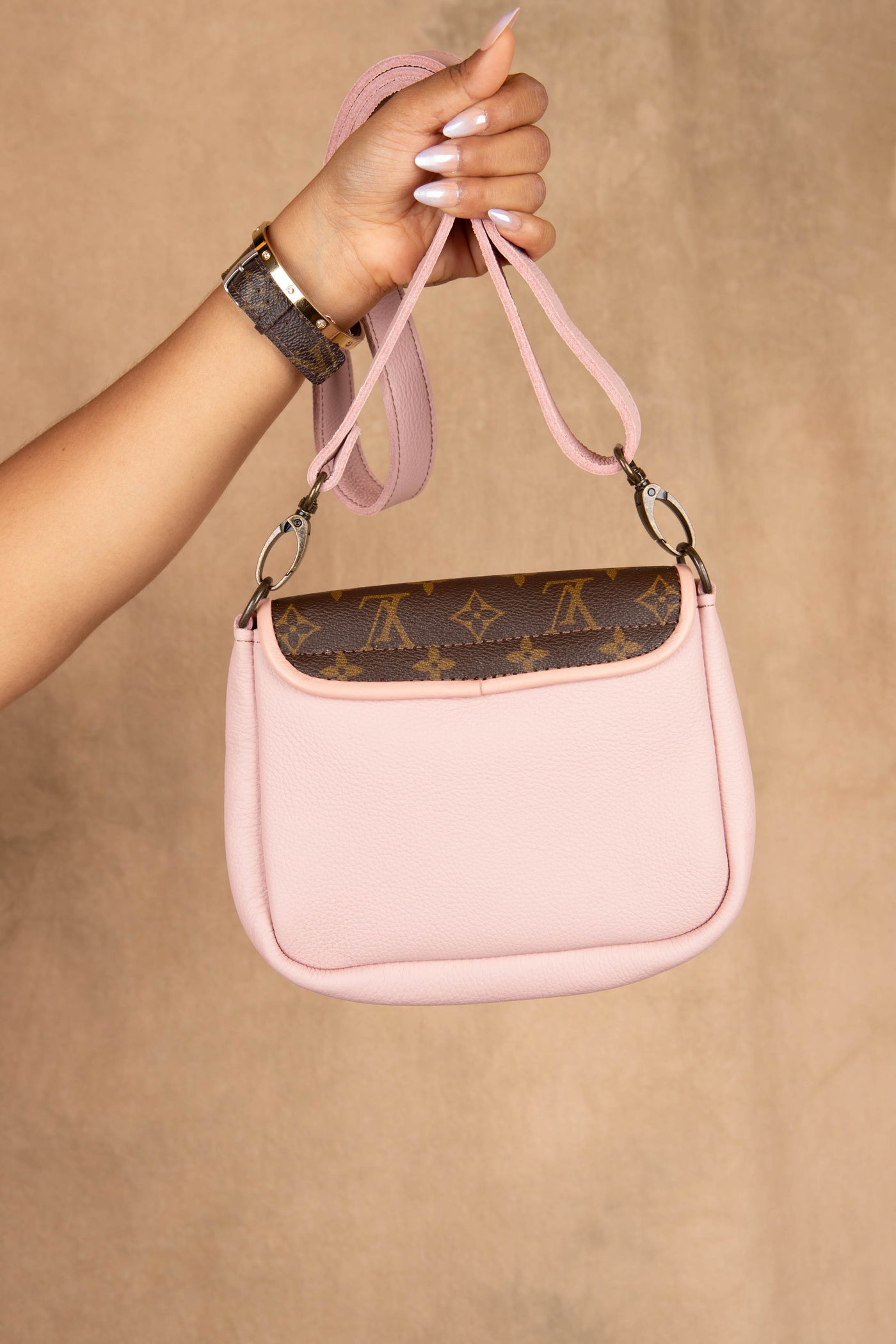 Color: Pink