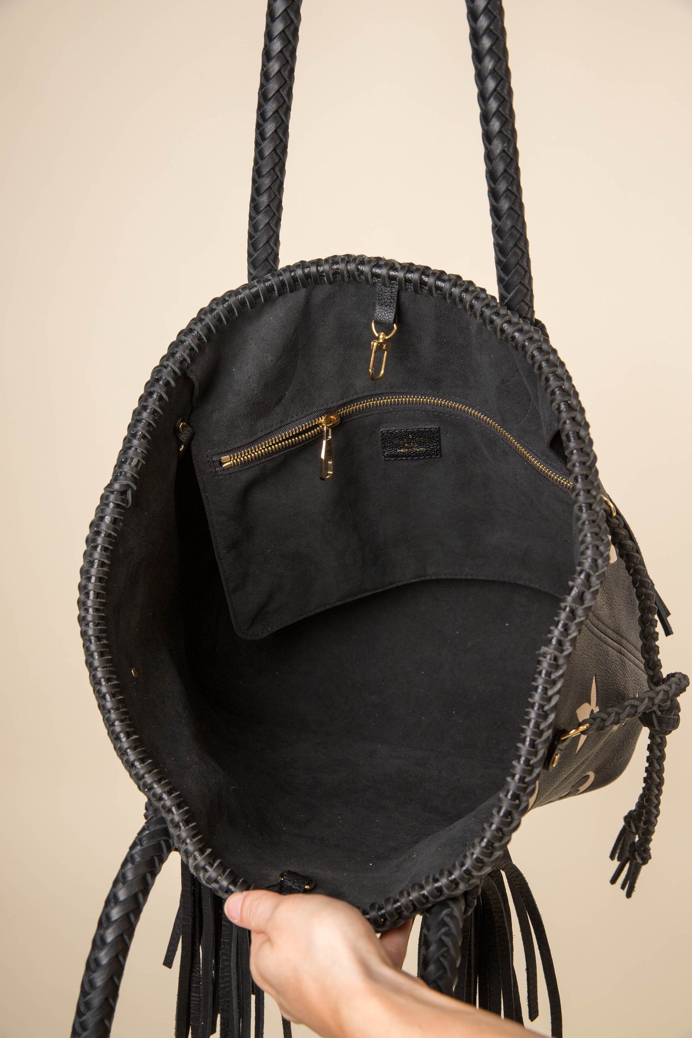 Cream & Black Empreinte Voyager